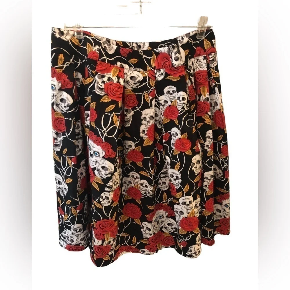 Hand Sewn Skulls & Roses Cotton Pleated Skirt Back Zip Sz. 12/14 Goth Savage